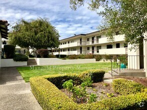 Building Photo - 500 Glenwood Cir