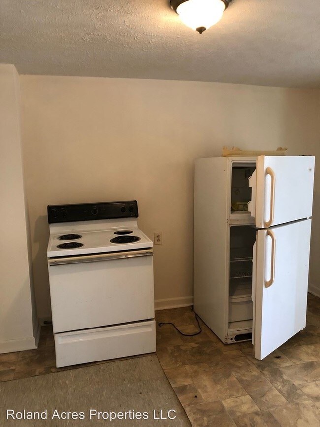 Building Photo - 2 br, 1 bath Apartment - 107 Cade Rd