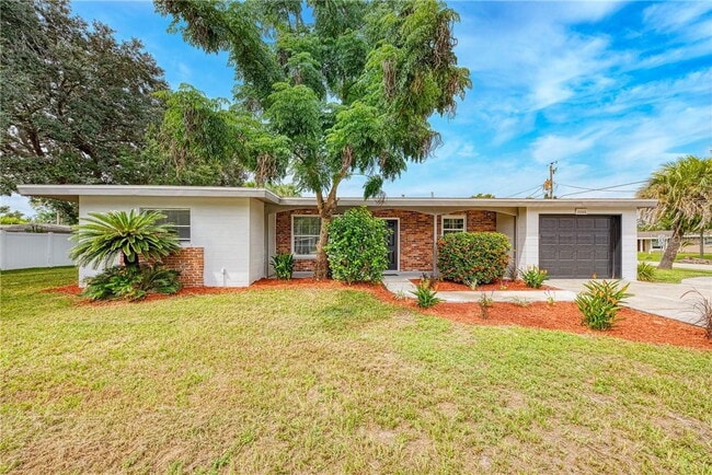 Building Photo - MOVE IN TO THIS SARASOTA HOME NOW WITH ZER...