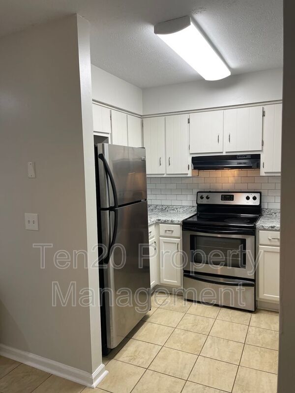 Building Photo - 5500 Gunboat Dr