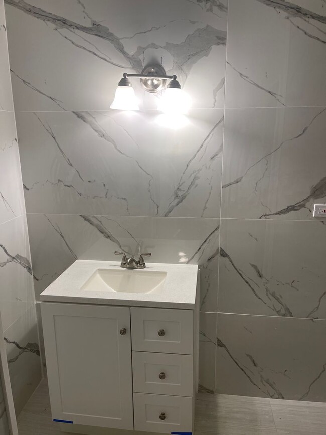 Building Photo - 3 bedrooms 2 baths - Only $1500 Per Month