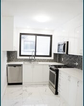 Building Photo - 5480 Av Coronation