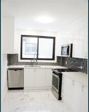 Building Photo - 5480 Av Coronation