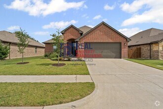 Building Photo - 348 Paloma St