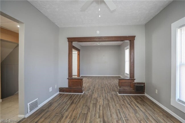 Building Photo - 559 E Exchange St