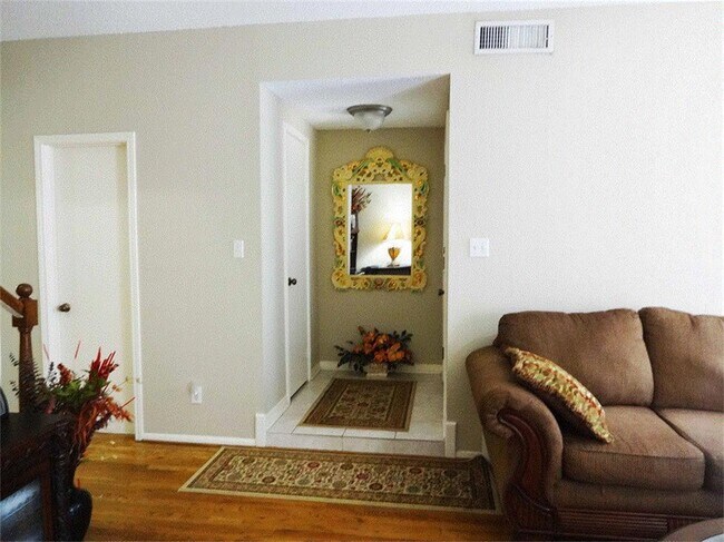 Foto del edificio - 5911 Woodway Place Ct