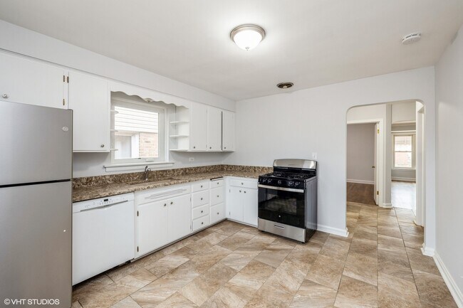 Building Photo - 5615 S Melvina Ave