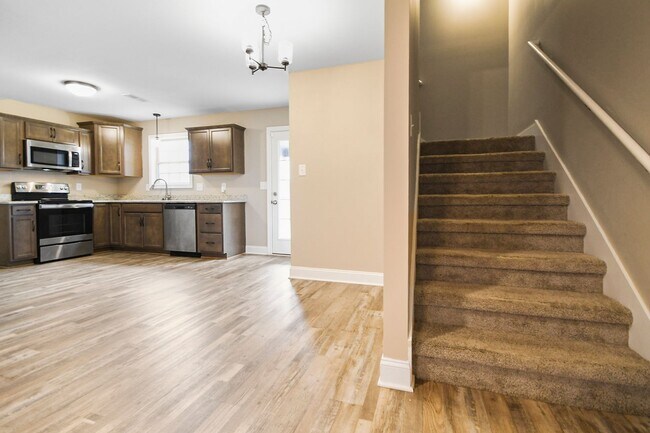 Building Photo - Pet Friendly Three Bedroom!