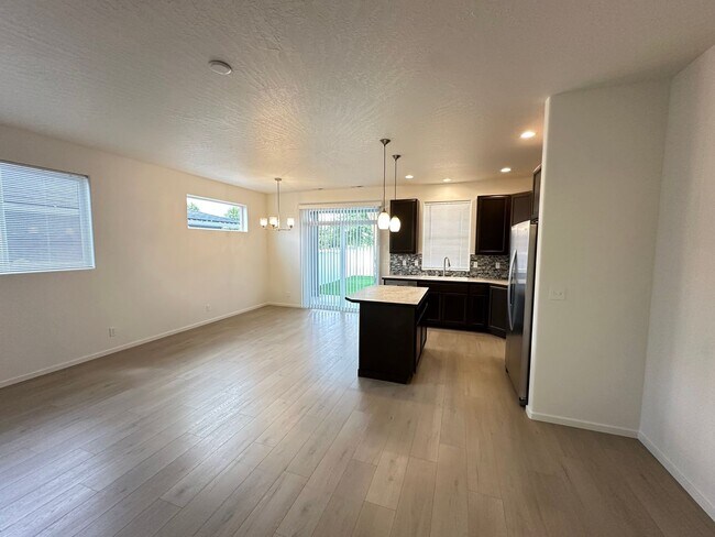 Foto del edificio - Brand New Post Falls Duplex