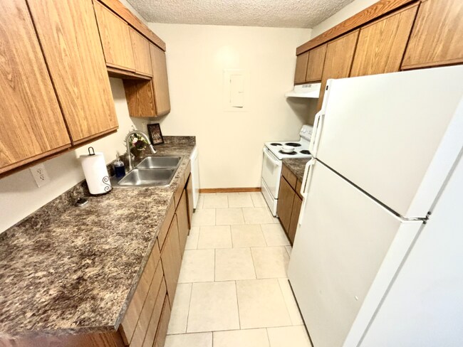 Building Photo - 5120 Emerald Dr