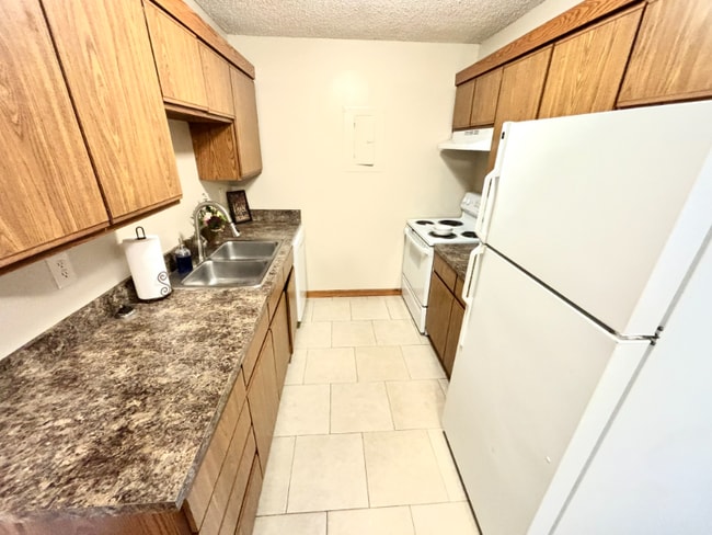 Building Photo - 5120 Emerald Dr