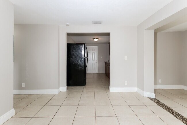 Foto del edificio - 725 W 6th St