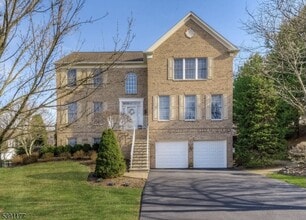 Building Photo - 2 Bedford Dr