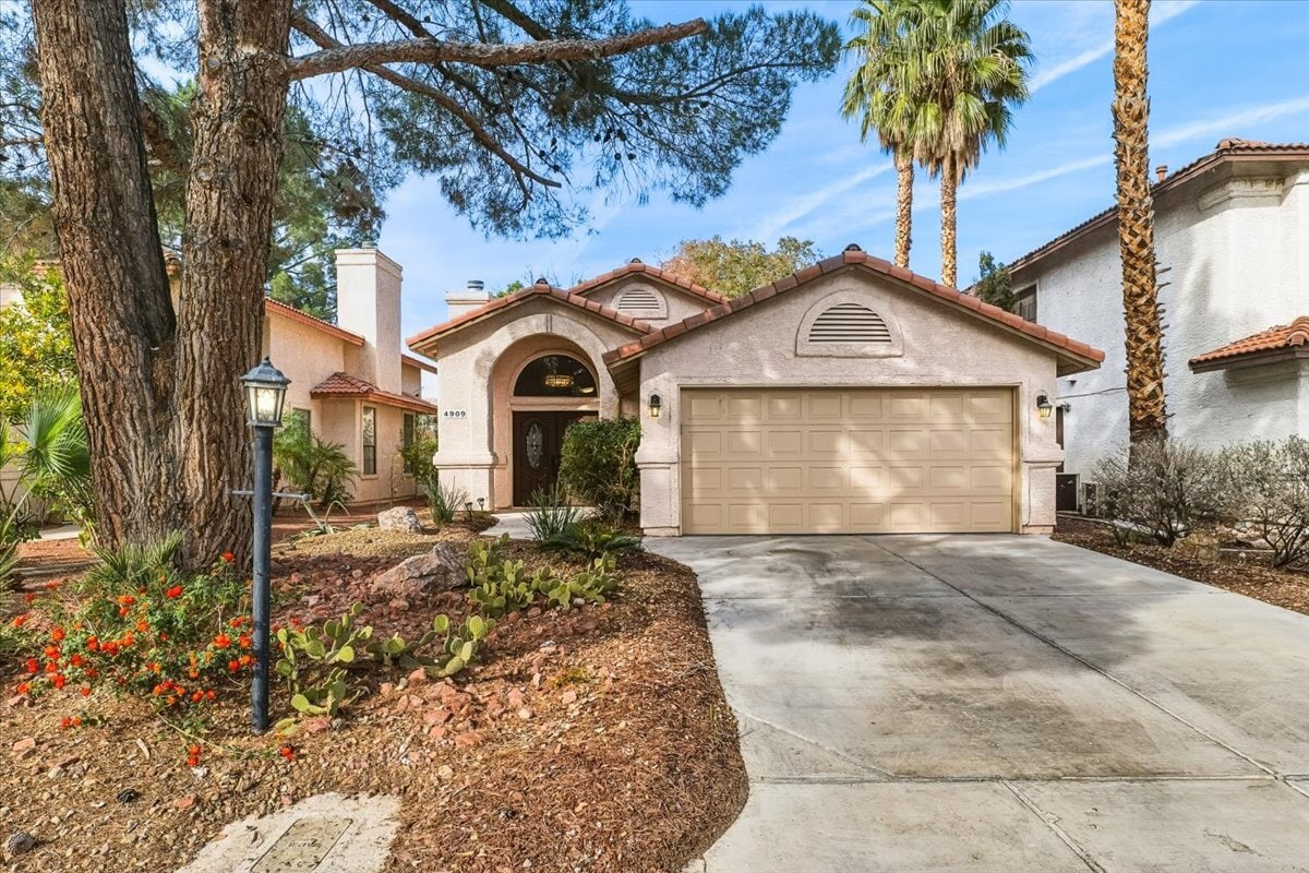 Primary Photo - 4909 Fiesta Lakes St