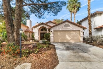 Building Photo - 4909 Fiesta Lakes St