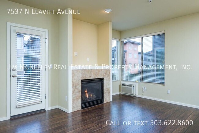 Foto del edificio - Modern Condo in Highly Desirable St. Johns...