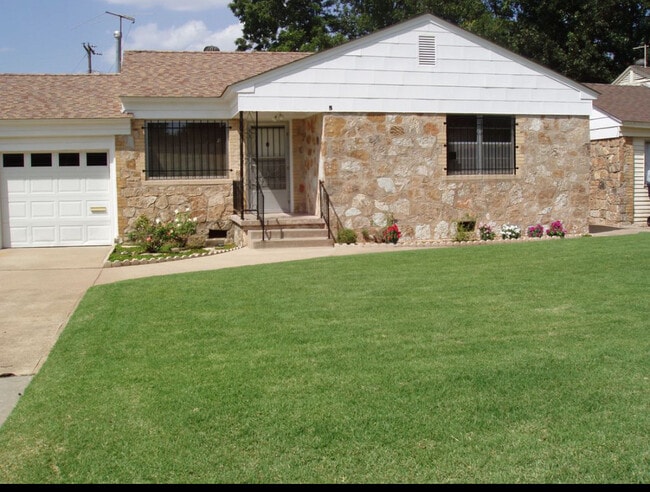 Photo - 5 SE 37th St House