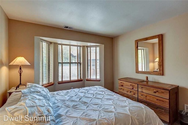 Building Photo - 1 br, 1 bath House - 302 Village Point Drive