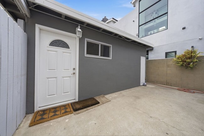 Building Photo - 1815 W Balboa Blvd