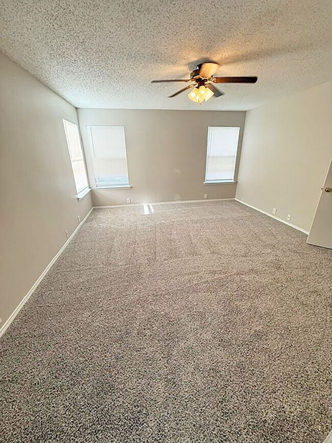 Foto del edificio - Great 4 Bdrm 2.5 Bath Home in Denton Tx