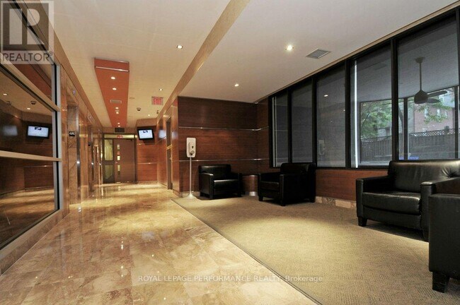 Photo du bâtiment - 470-1470 Laurier Ave W