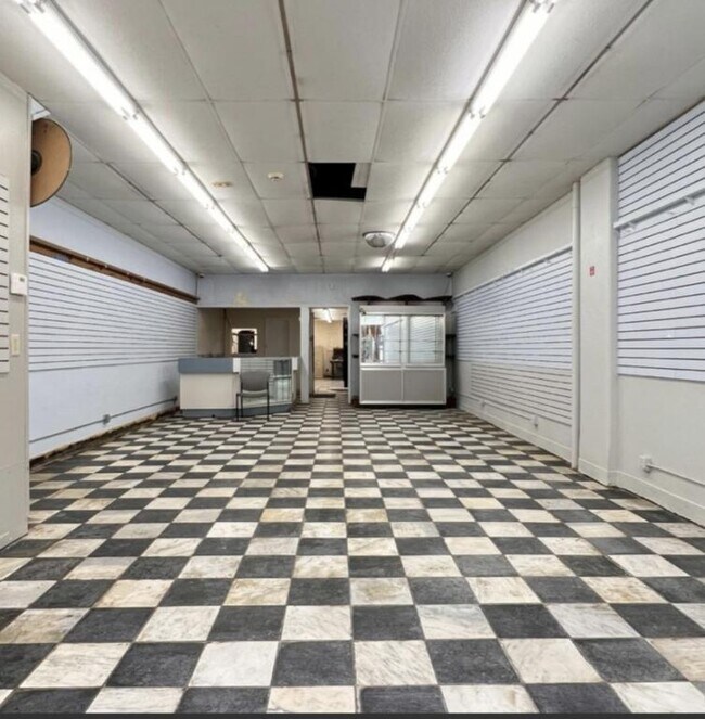 Foto del edificio - 212 E 2nd St