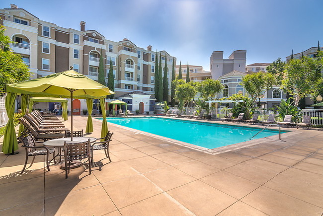 Pinnacle At Macarthur Place Apartments - Santa Ana, Ca 