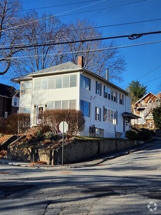 Building Photo - 138 Pacific St