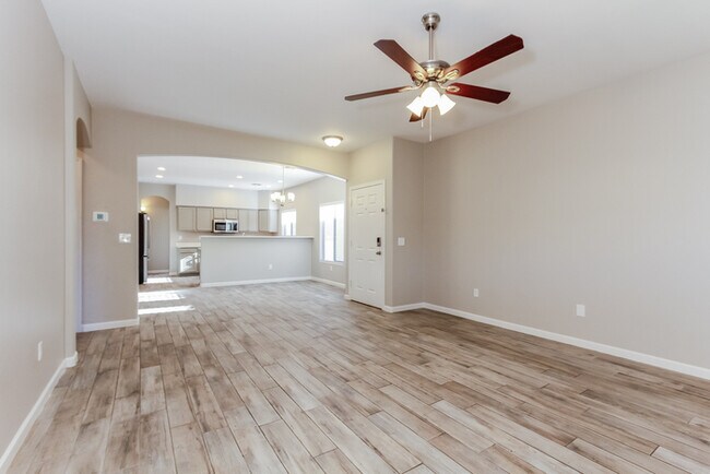 Building Photo - 3 Bedroom Tuscon Home