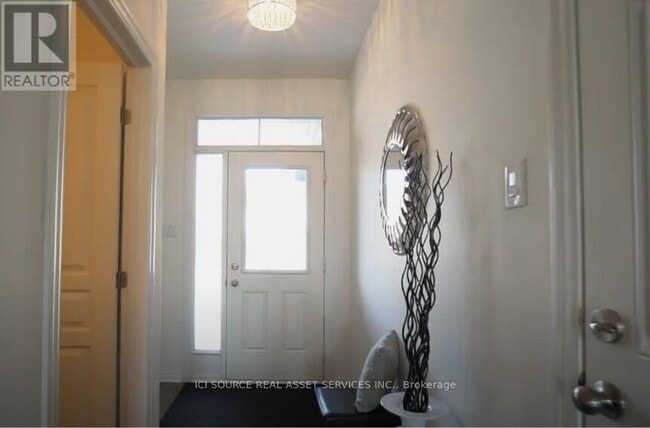 Building Photo - 127 Hawkeswood Dr