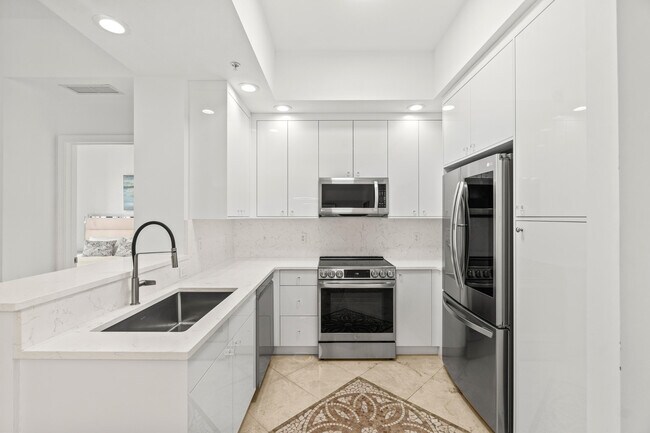Building Photo - 701 S Olive Ave