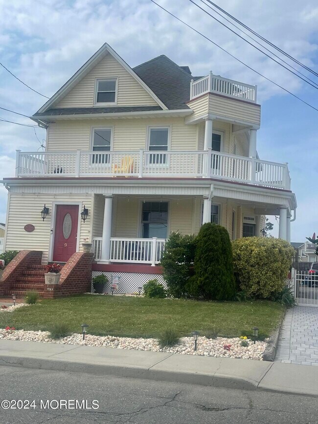9 Atlantic Ave, Long Branch, NJ 07740 Townhome Rentals in Long Branch