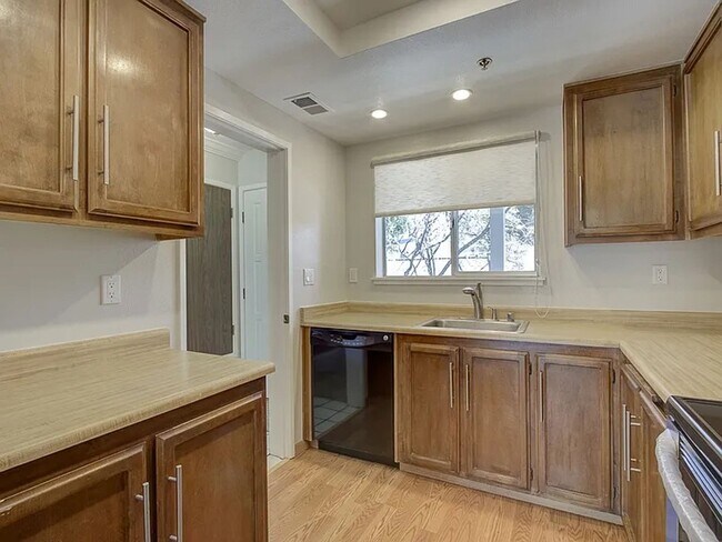 Foto del edificio - Outstanding 2BD/2BA Condo Near Pleasant Hill BART – Walnut Creek