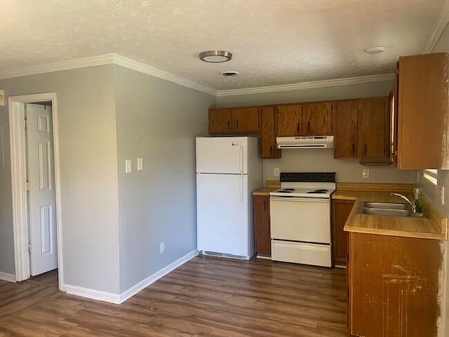 Building Photo - Strawberry Plains 37871 - 1 bedroom, 1 bath apartment, water included in rent - Call Linda Meese ...