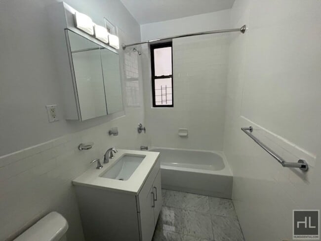 Foto del edificio - WEST 104 STREET