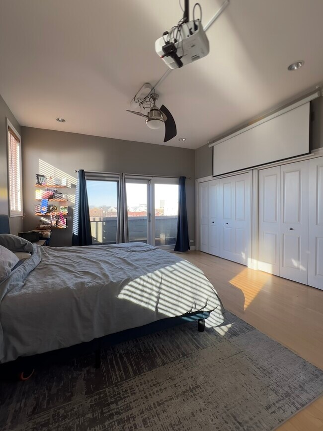 Foto del edificio - 906 N Hermitage Ave