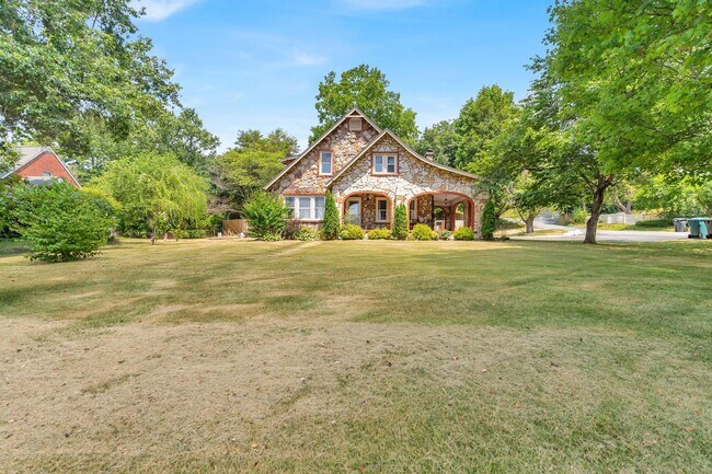 Foto del edificio - 1688 Overhill Rd