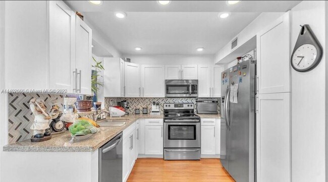 Building Photo - 9401 SW 4th St # 408