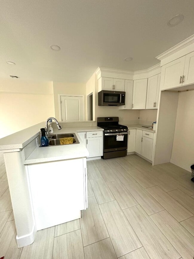 Building Photo - 1094 Lime Ave