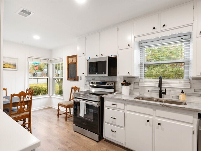 Foto del edificio - 3301 Worth Hills Dr