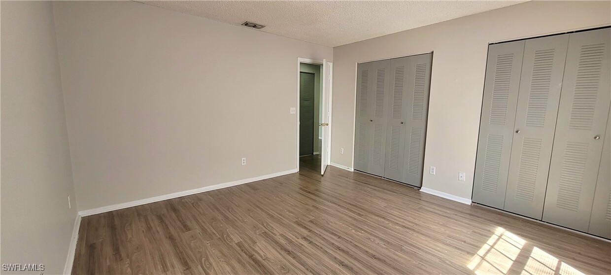 Primary Photo - 1382-1381 Wildwood Lakes Blvd