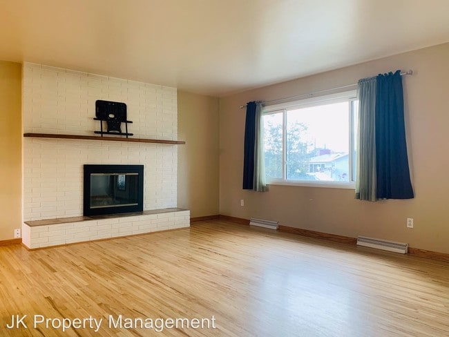 Building Photo - 5 br, 2 bath House - 733 Riverview Dr E