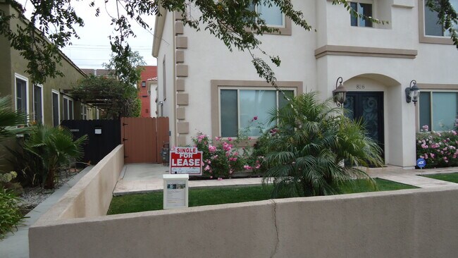 Foto del edificio - 826 N Citrus Ave