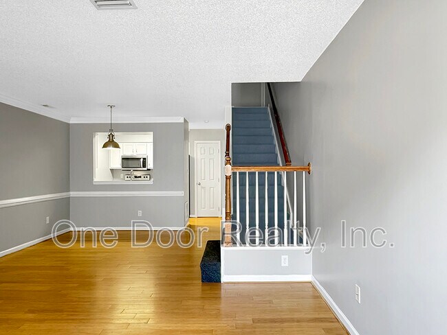 Building Photo - 805 Settlement Dr