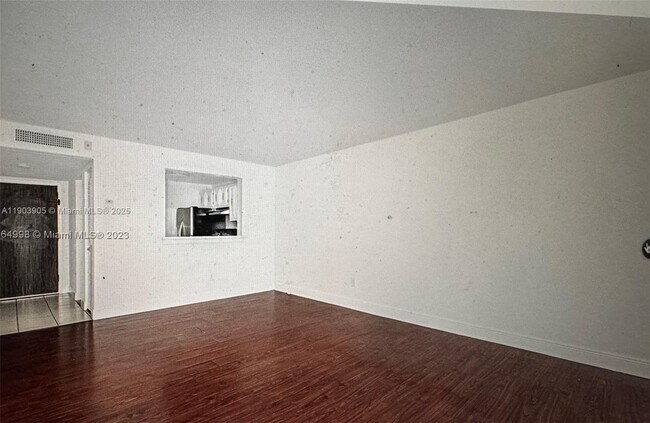 Foto del edificio - 496 NW 165th St