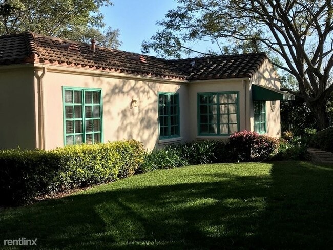 Building Photo - 1025 Camino Del Retiro