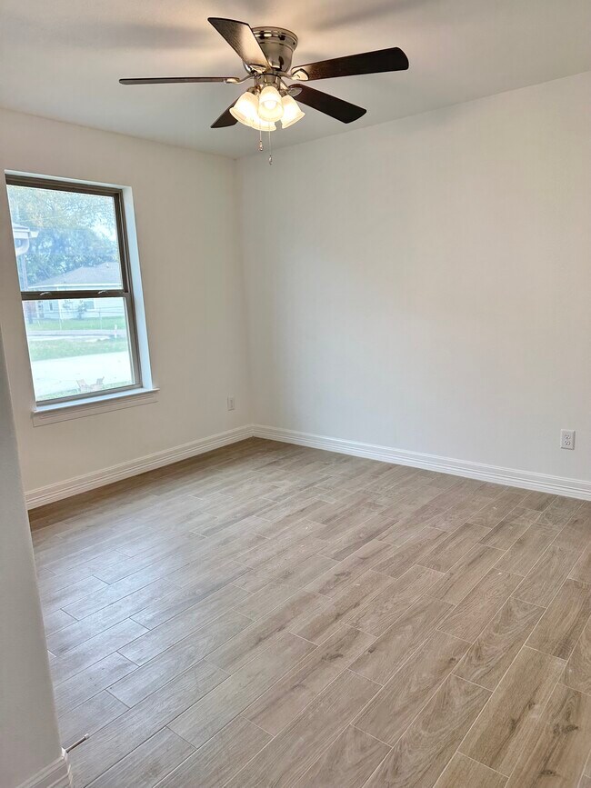 206 Sycamore St, Port Neches, TX 77651 House Rental in Port Neches