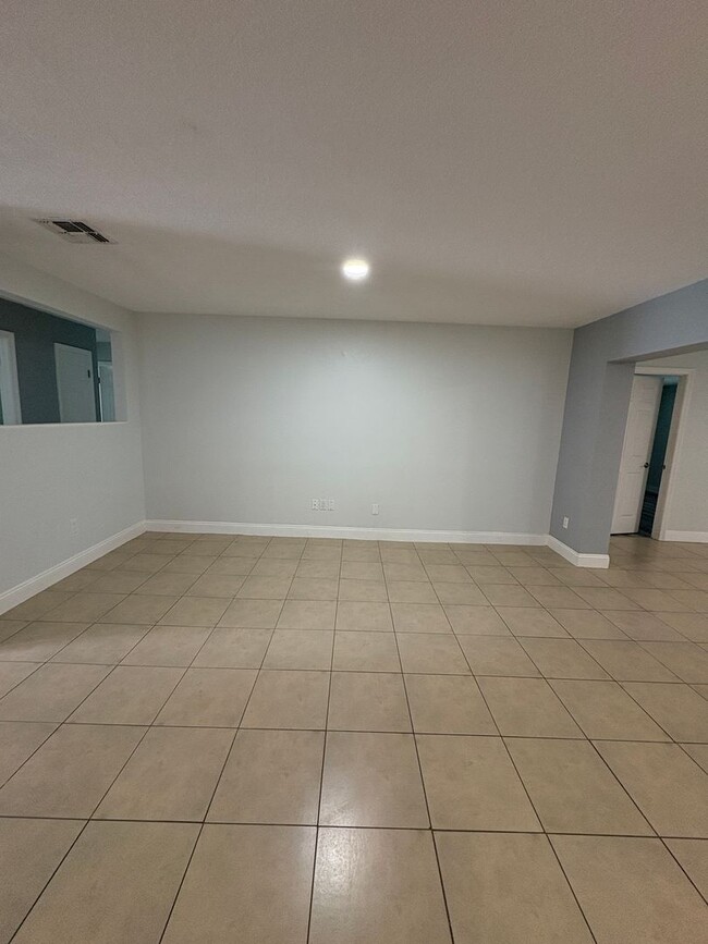 Foto del edificio - Beautiful 3 Beds 2 Baths home
