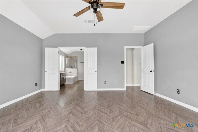 Building Photo - 102 W Libra Dr