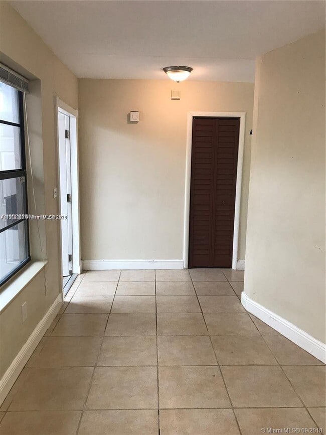 Foto del edificio - 4710 NW 12th St